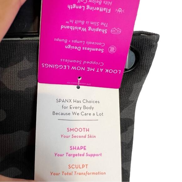 Spanx Look at Me Now Seamless Cropped Camo Leggings NWT - Picture 9 of 12